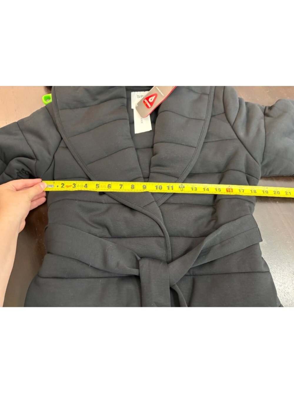 NEW Spanx Air Essentials Puffssentials Coat Very Black Belted Insulated Small - Picture 4 of 8